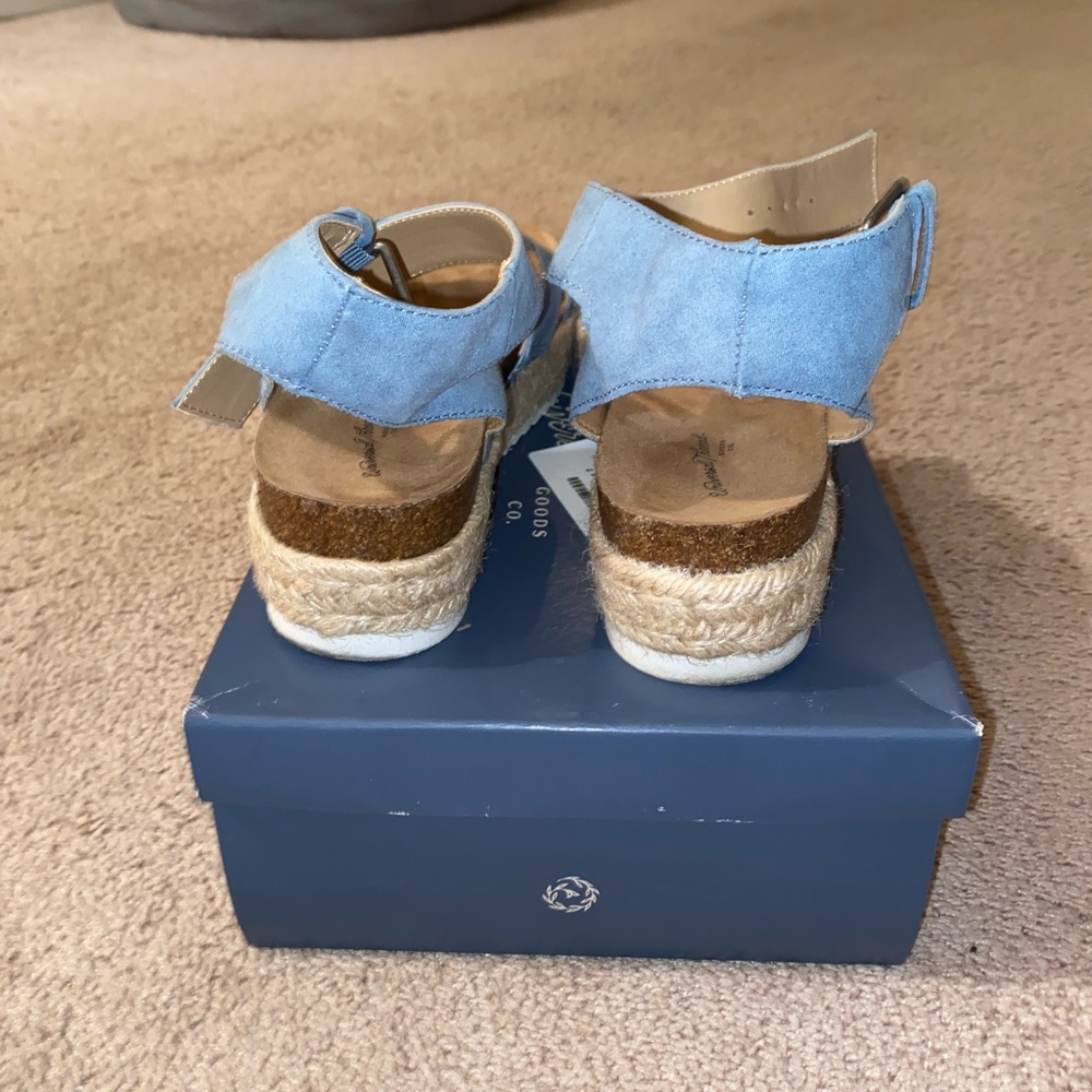 Wedge Sandals - Picture 3 of 4
